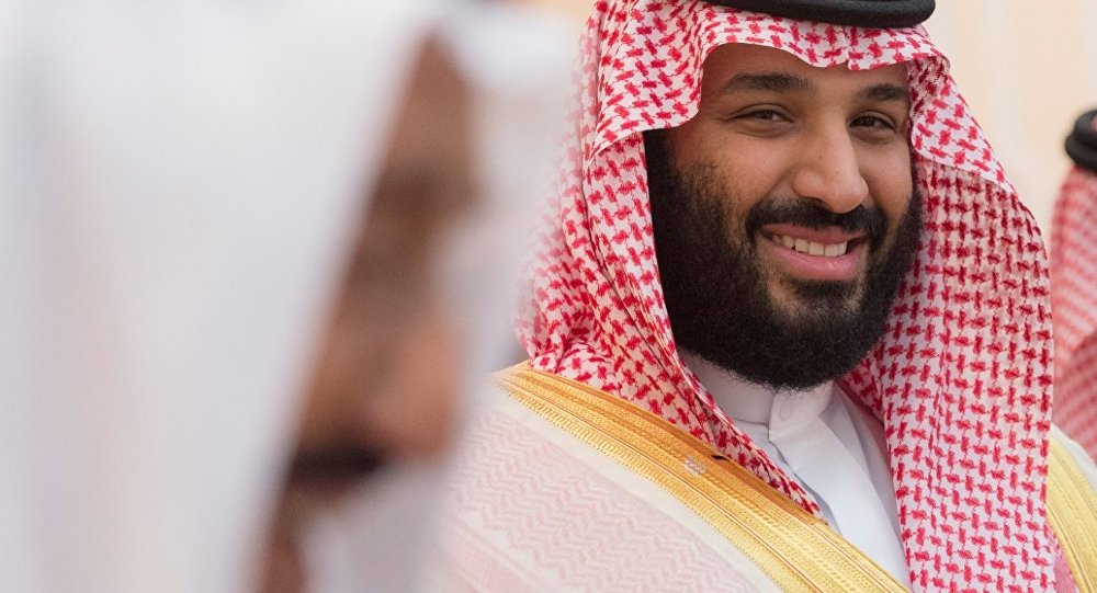 بن سلمان يهيئ نفسه للجلوس على العرش عبر "الكرة"!