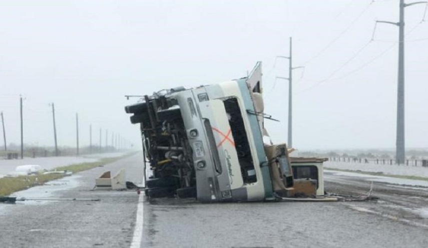 3 أعاصير تهدد أمريكا بضربة ثلاثية 