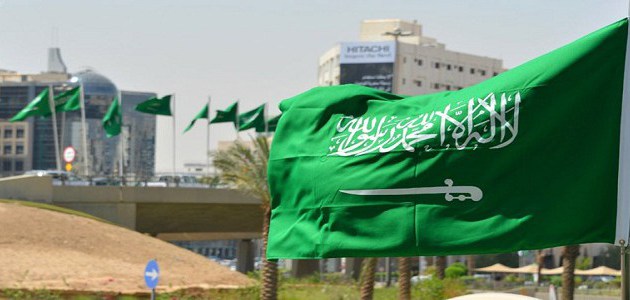بالصورة: الخارجية السعودية في جدة تعلق صورة الأسد على جدرانها!