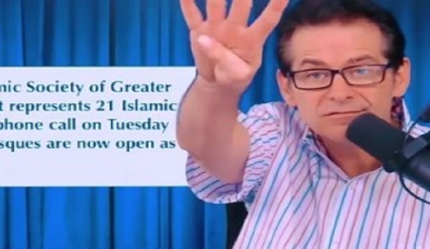 مذيع أمريكي يدافع عن المسلمين بسبب الإعصار