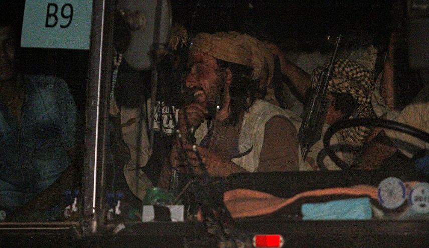 وصول حافلات "داعش" إلى دير الزور وتسليم الأسير معتوق