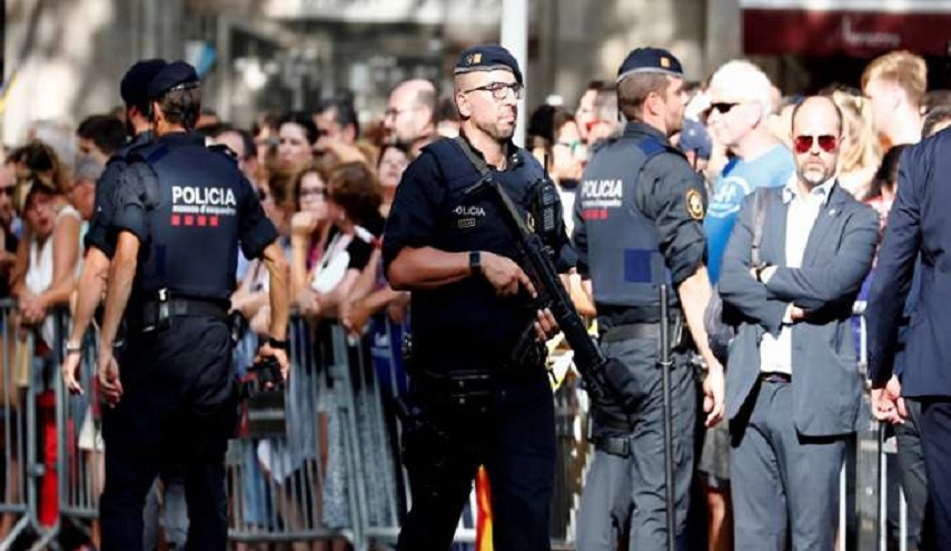 شاحنة تثير الذعر في برشلونة و تتسبب بإخلاء كنيسة