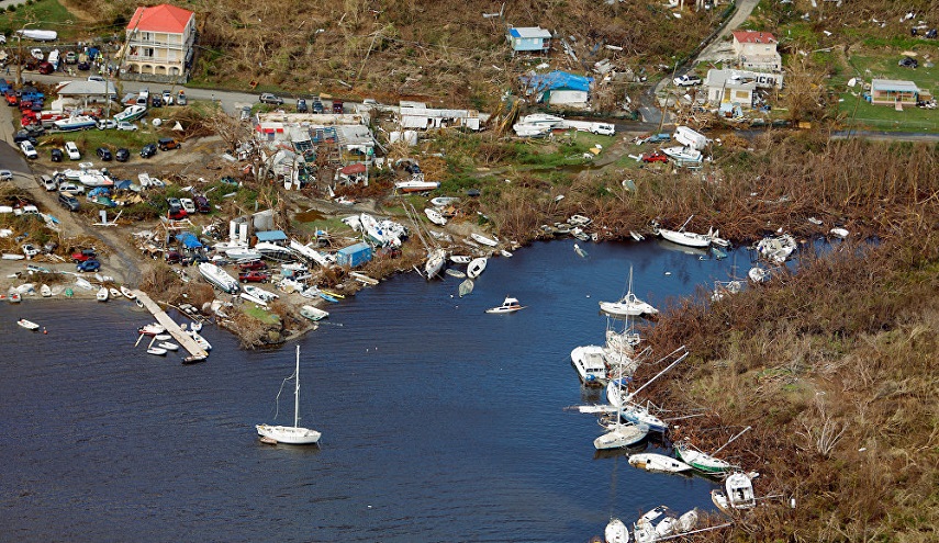 بالصور.. هذا ما حدث للسفن نتيجة إعصار "إيرما" المدمر