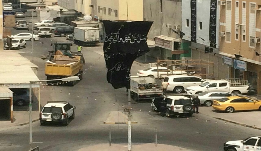 آل خليفة يكررون مسلسل الاعتداء على المظاهر العاشورائية داخل الأحياء السكنية