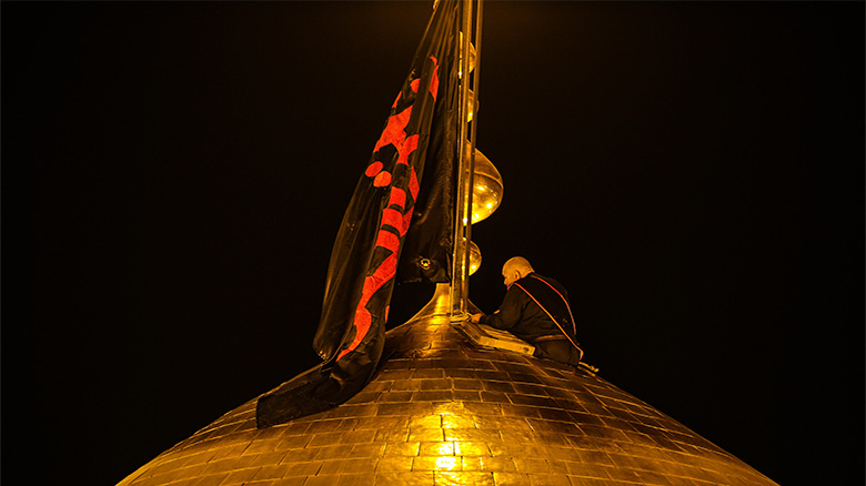 تفاصيل تنشر لأول مرة عن راية قبة الامام الحسين عليه السلام