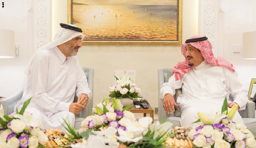 ما وراء دعوة عبد الله آل ثاني الأسرة الحاكمة القطرية الى اجتماع؟ 