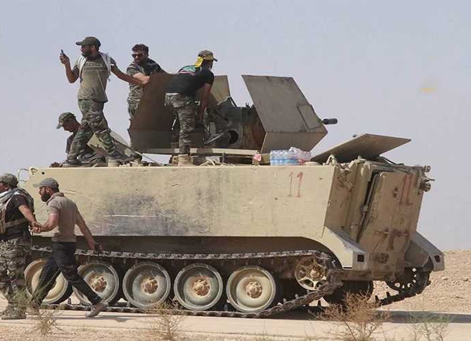 القوات العراقية تحرر الريحانة بالكامل وترفع العلم العراقي فوقها