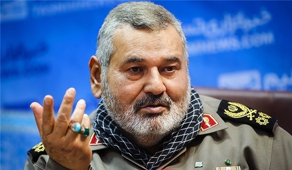 اللواء فيروزآبادي: أعزي الشعب الاميركي على هكذا رئيس!