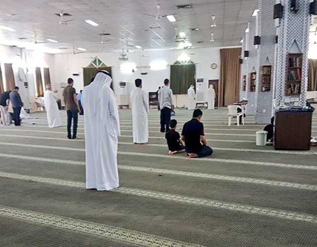 رغم المنع.. البحرينيون يقيمون شعائر الجمعة في الدراز