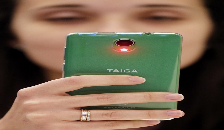 هاتف روسي يهز عرش آيفون