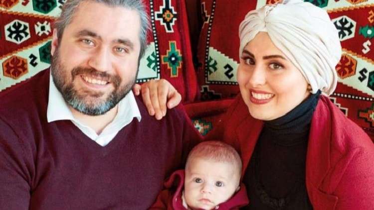 لاجئة سورية تبهر ميركل بوجبة الشاورما التي أعدّتها لها