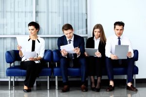 10 أمور يجب أخذها بعين الاعتبار عند التقدم إلى وظيفتك الأولى