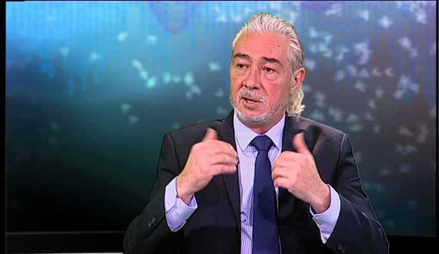 نجدة أنزور: على حماس تحسين سياستها تجاه سوريا