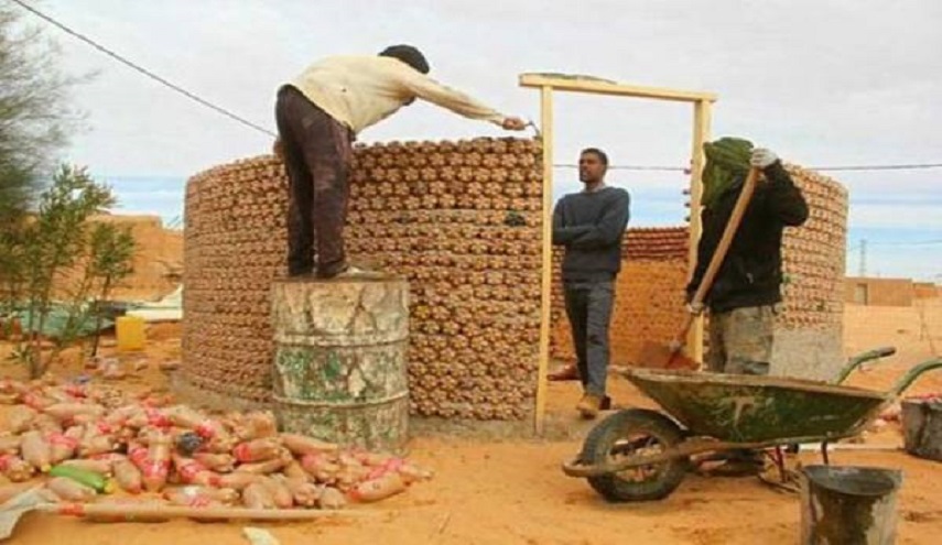 لمواجهة الحرارة الشديدة .... "شاهد" بناء المنازل بطريقة غريبة في الصحراء الغربية