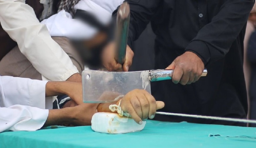 ولاية سيناء الداعشية تقطع يد أحد المصريين بتهمة السرقة!