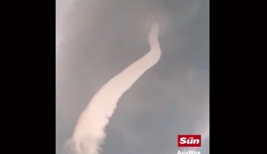 ظاهرة غريبة... سحابة على شكل ثعبان في اليابان تثير الحيرة!