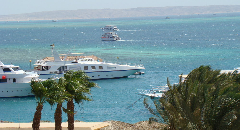سائح بريطاني يشاهد شبحا داخل البحر في مصر! (صورة)