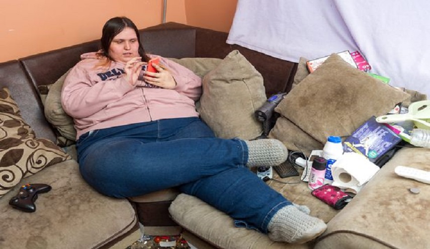  خلع شجرة وتحطيم جزء من جدار لإخراج بدينة من منزلها