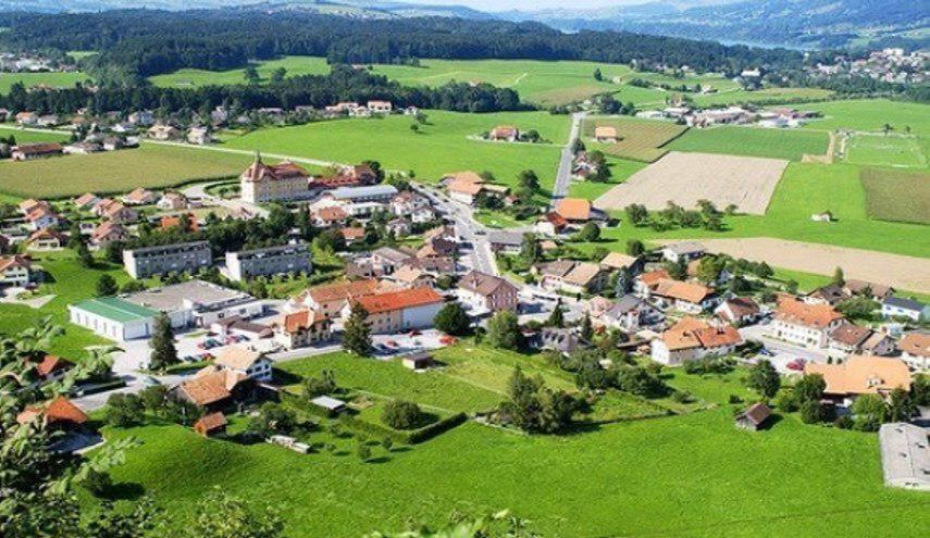 بلدة تدفع المال لمن يسكن فيها!