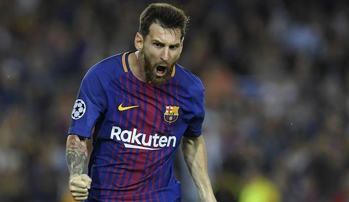 بالصورة.. ميسي يلتقط "سيلفي" لنفسه أثناء مباراة مالاقا