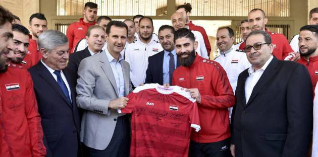 بالصور: الرئيس الأسد يستقبل المنتخب السوري لكرة القدم