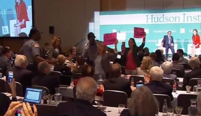 أمريكا.. السعودية «أكبر مصدر للارهاب»، ومحتجون ينددون بعدوانها على اليمن