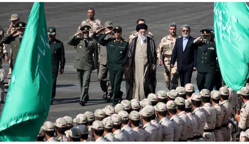 قائد الثورة : القدرات الدفاعية للبلاد غير قابلة للتفاوض