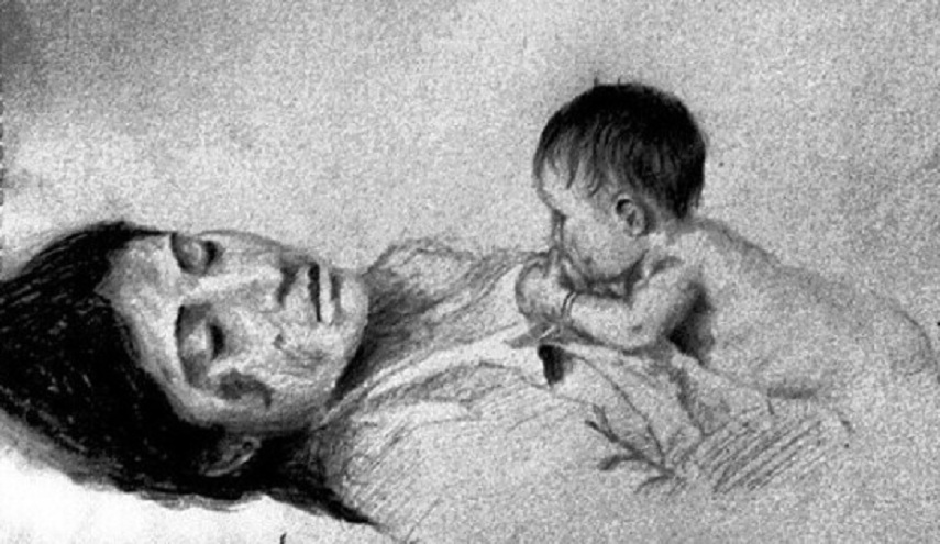 صادم جداً.. طفل يرضع من أمه الميتة لعدة أيام!