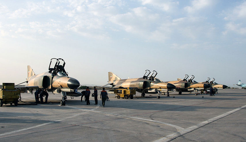 استخدام قنابل ذكية ضمن مناورات جوية للجيش الايراني 