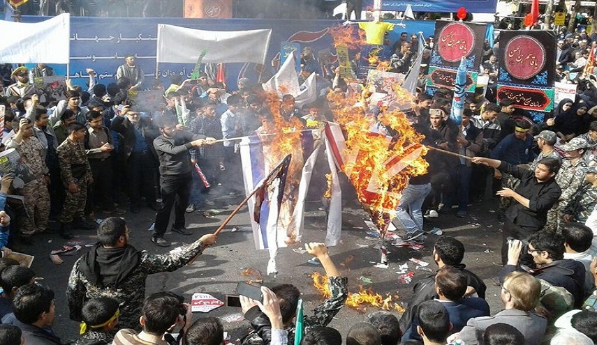 متضامنون مع الشعوب المظلومة في مواجهة الاستكبار