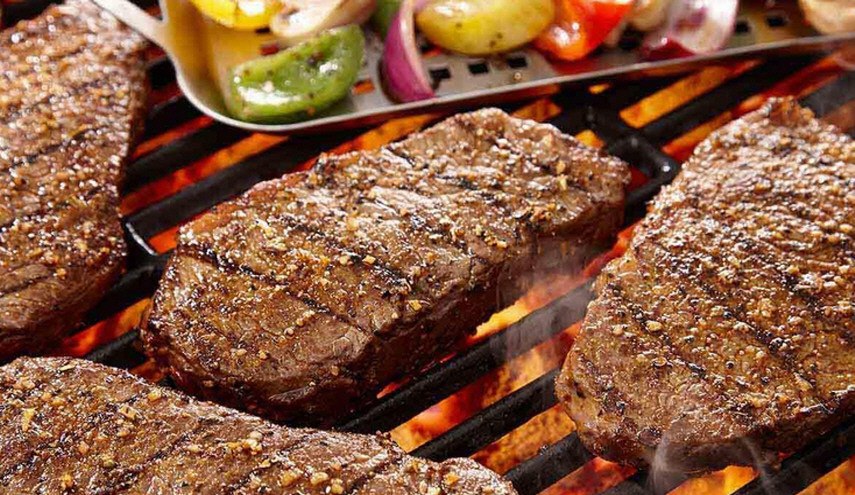 ضعوا القليل من السكر على اللحمة قبل الشوي.. لن تتخيّلوا ما سيحدث