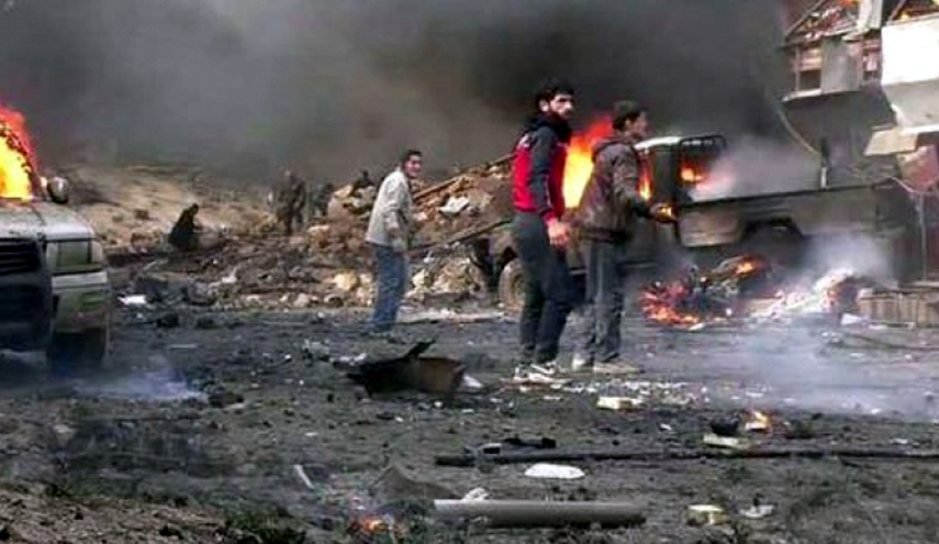 داعش تفجر سيارة مفخخة بمركز تجمع في دير الزور