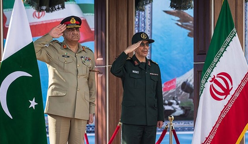 بالصور..رئيس الاركان الايراني يستقبل نظيره الباكستاني في طهران