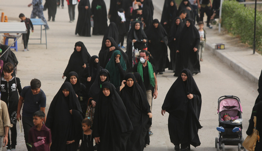 بالصور: عشاق الحسين (ع) تزحف نحو قبلة الأحرار