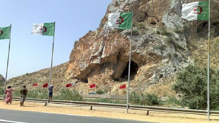 مغاربة يهددون باللجوء إلى الجزائر واستنفار على الحدود