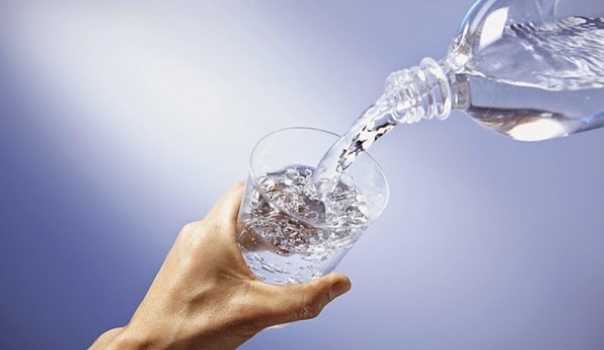 هذه العوارض تدلّ على نقص الماء في جسمك!