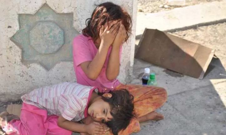 هذا هو مصير متسولة صغيرة تهدد البغداديين بآلة حادة 