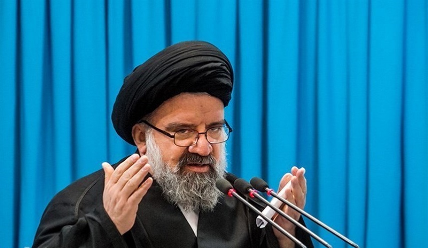 خطيب جمعة طهران: السعودية تريد لبناناً مضطرباً