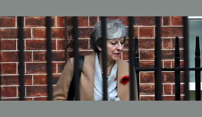 40 نائباً من حزب رئيسة وزراء بريطانيا يبدون استعدادهم للإطاحة بها