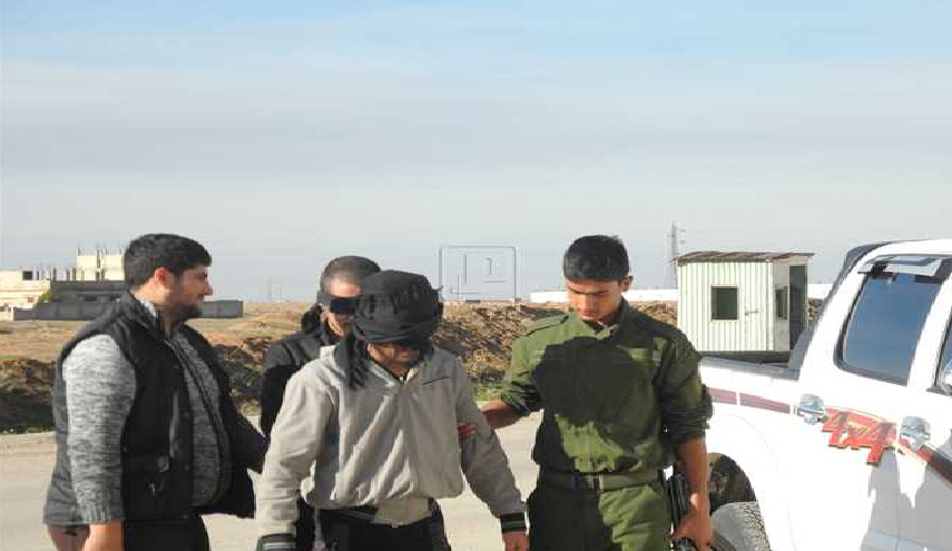 من يقوم بهذا العمل يجلده "داعش" حتى تتكسر عظامه!!