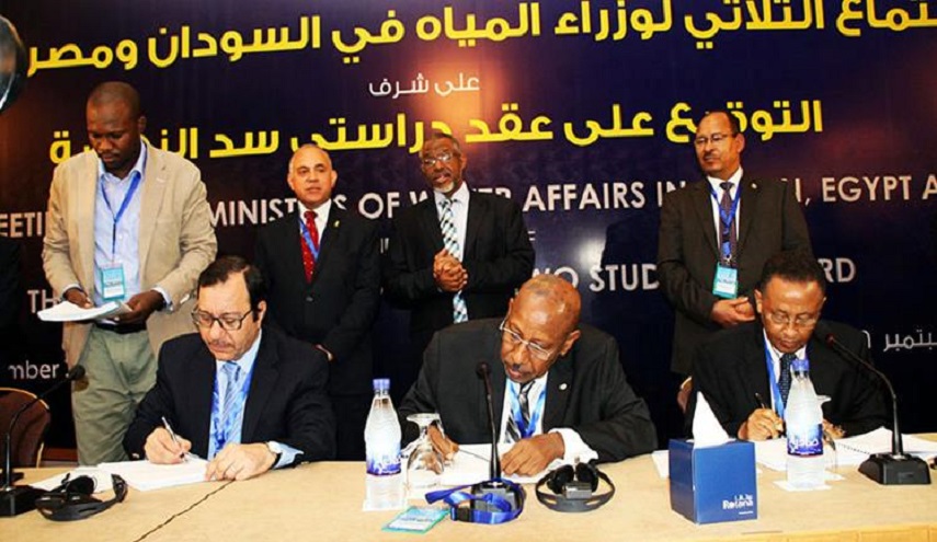 السودان يتهم مصر تسييس مفاوضات سد النهضة