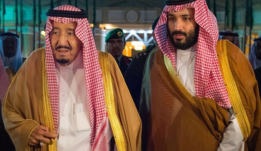 شاهد... صورة مسربة لأمراء السعودية المعتقلين !