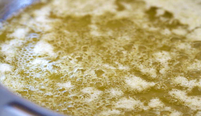 لكل من يستخدم الزيت اكثر من مرة... هذه الطريقة تحدد مدى صلاحيته!