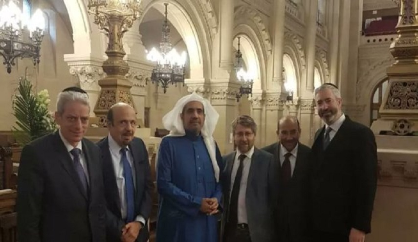 مسؤولان سعوديان كبيران يزوران كنيسا يهوديا في باريس