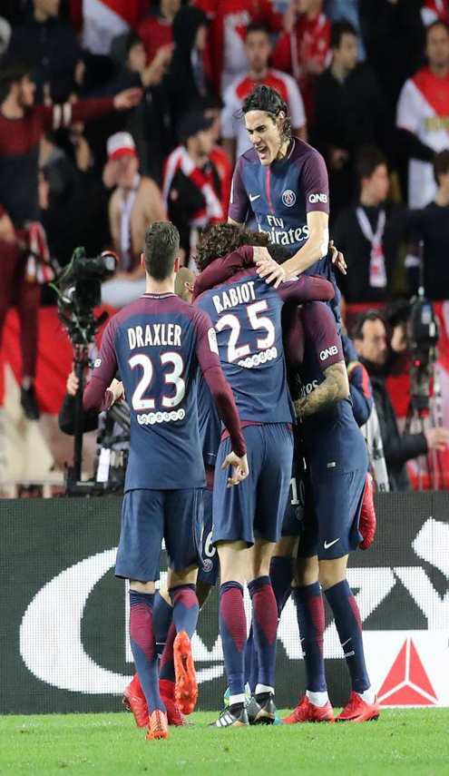 نيمار وكافاني يحملان الفوز لباريس سان جيرمان على موناكو