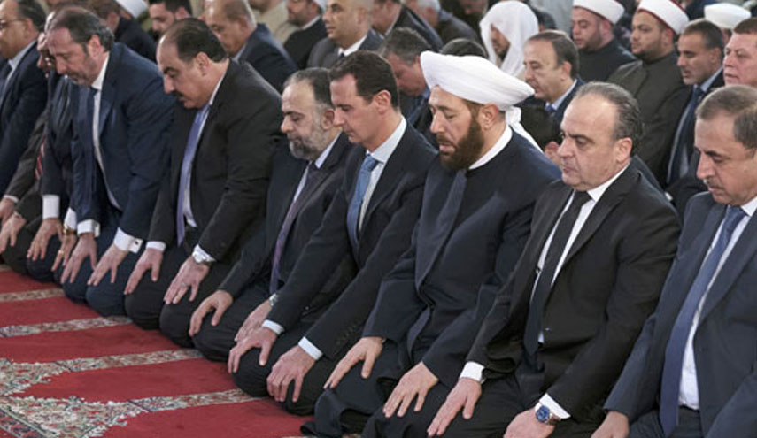 بالصور..الرئيس الأسد يشارك في احتفال المولد النبوي وسط دمشق