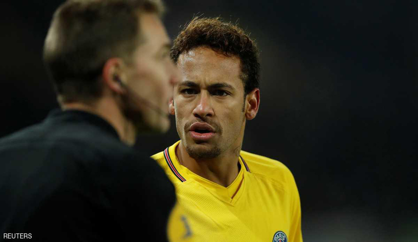 هكذا يستهزيء مدافع فرنسي بـ نيمار!