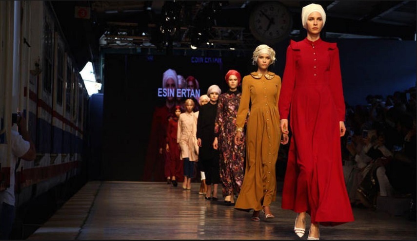 أزمة أول عرض أزياء بالسعودية.. من الفرح الي الاعتقال!