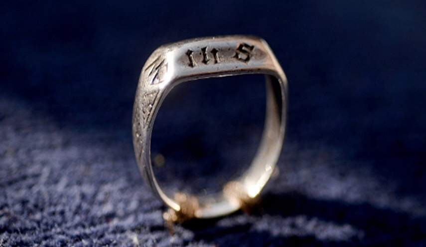 خاتم اثري هربته "داعش" وتبحث عنه امريكا!