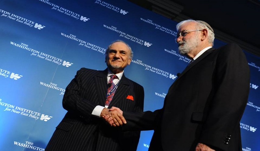 أمير سعودي يتحدث عن سبب ظهوره مع رئيس الموساد!!